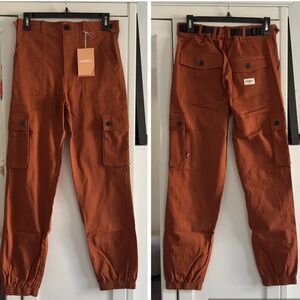 Wondery Women's Rust Cargo Joggers
